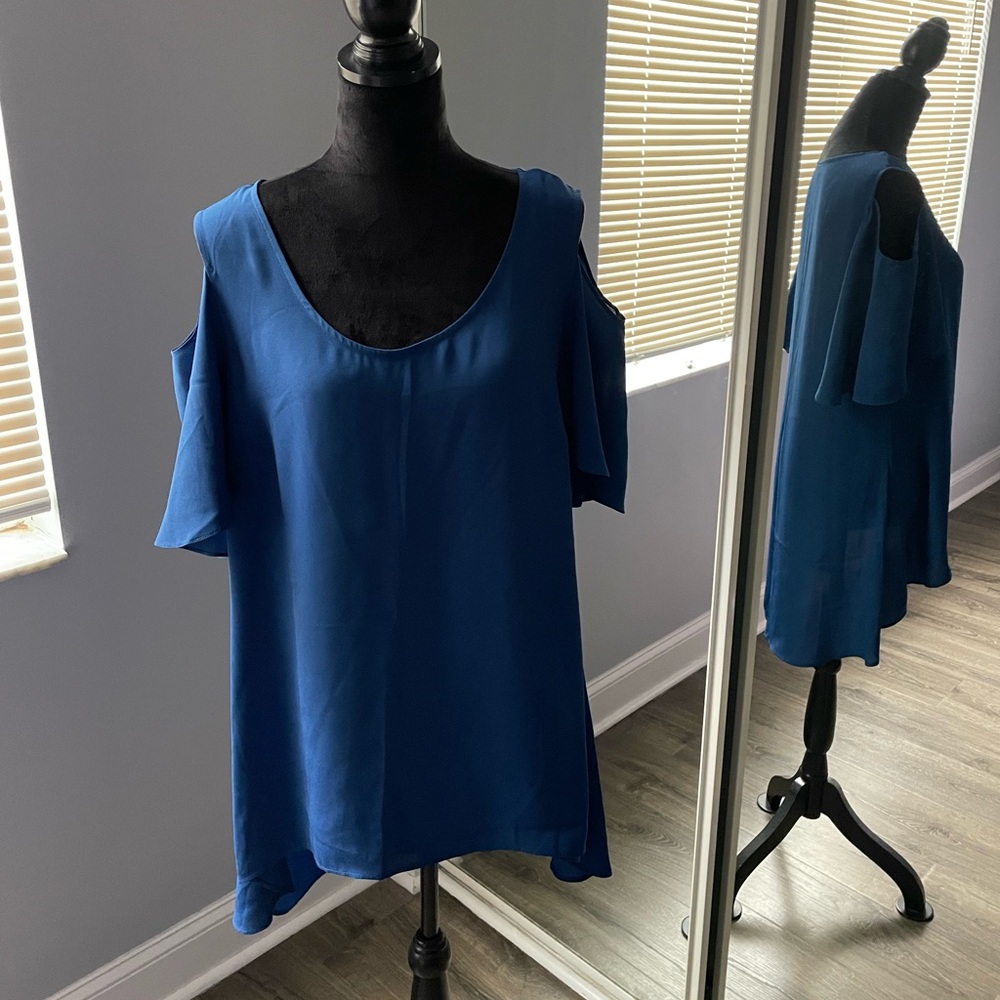 Peter Nygard Elegant Blue Top